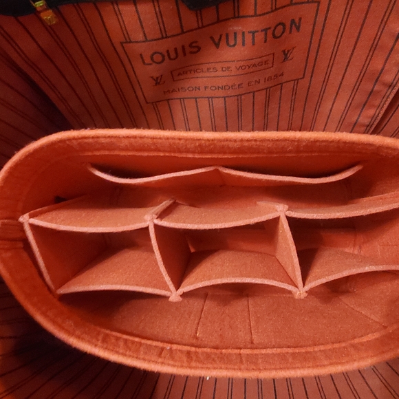 Louis Vuitton Neverfull Bag and Wristlet - Picture 12 of 14